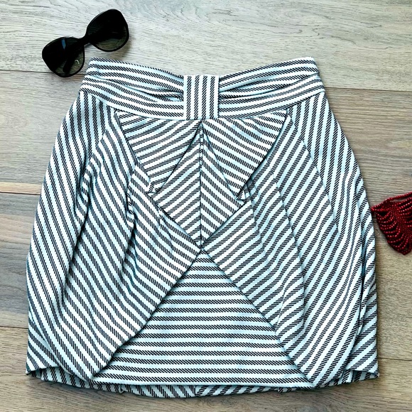 Anthropologie Dresses & Skirts - “Eva Franco”, Anthropologie style mini skirt. Size 2, elaborate pleats, gry/wht